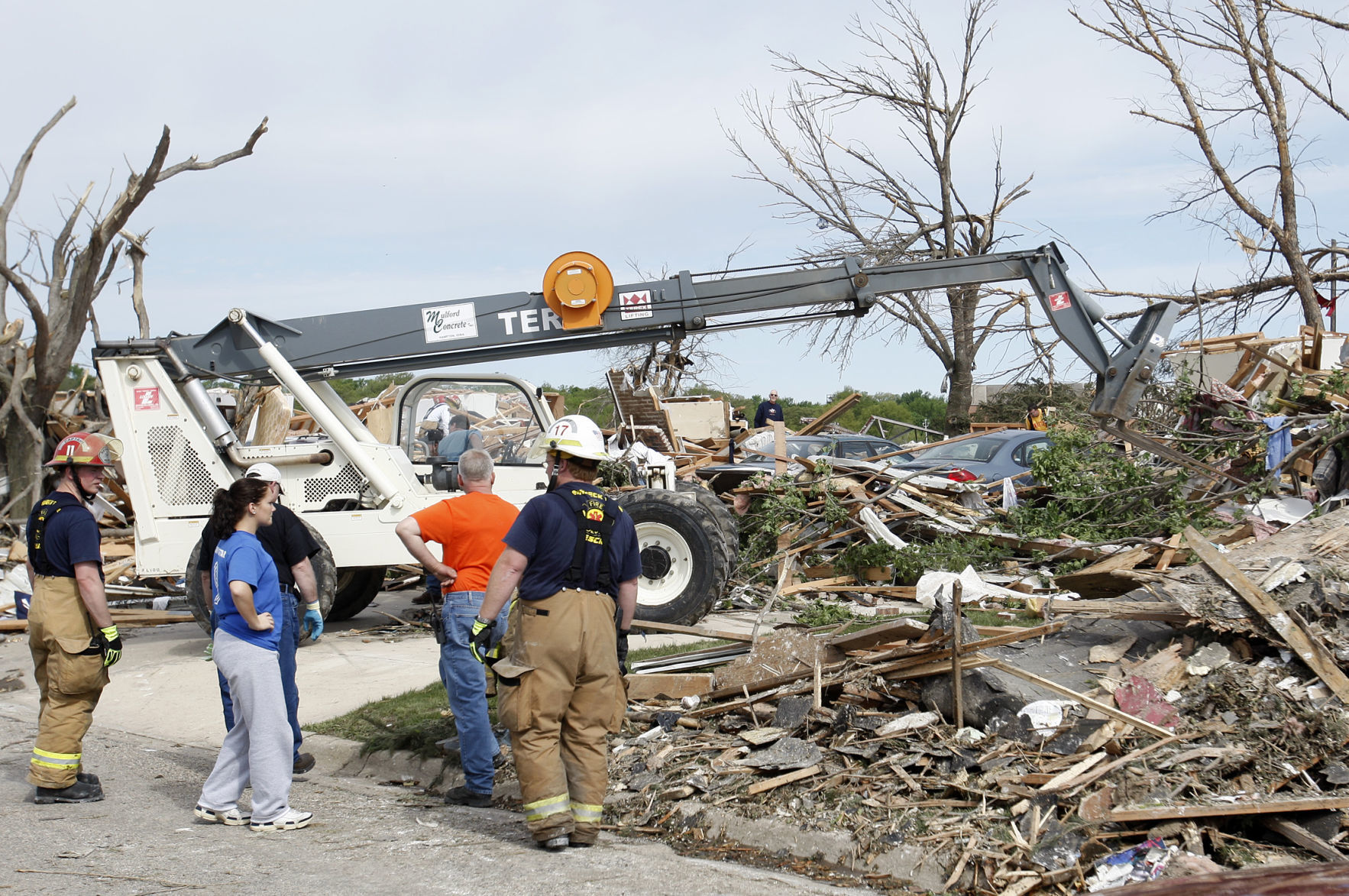 052608mp-parkersburg-torn-23